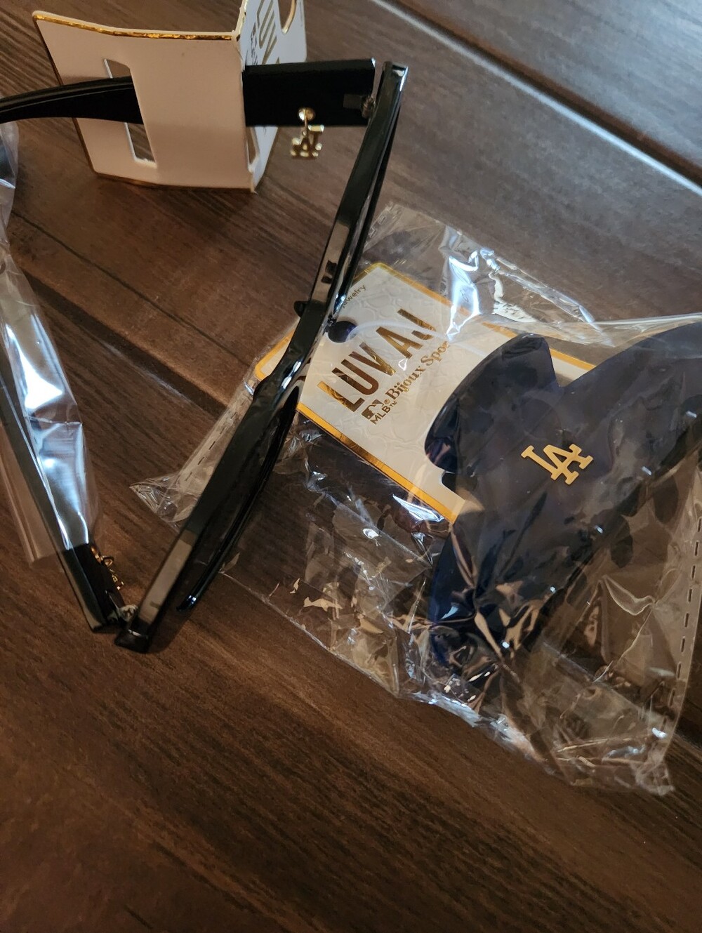 ⚾️💙 LA Sunglasses with Gold LA  Charmnd & Hair Jaw Clip